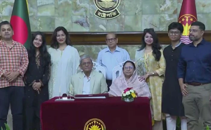 বঙ্গভবনে সপরিবারে উঠলেন নতুন রাষ্ট্রপতি মির্জা ফখরুল